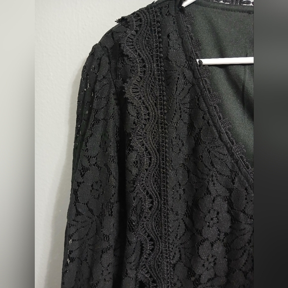 Royal + Reese Elegant Black Lace Women's Top - Picture 4 of 10